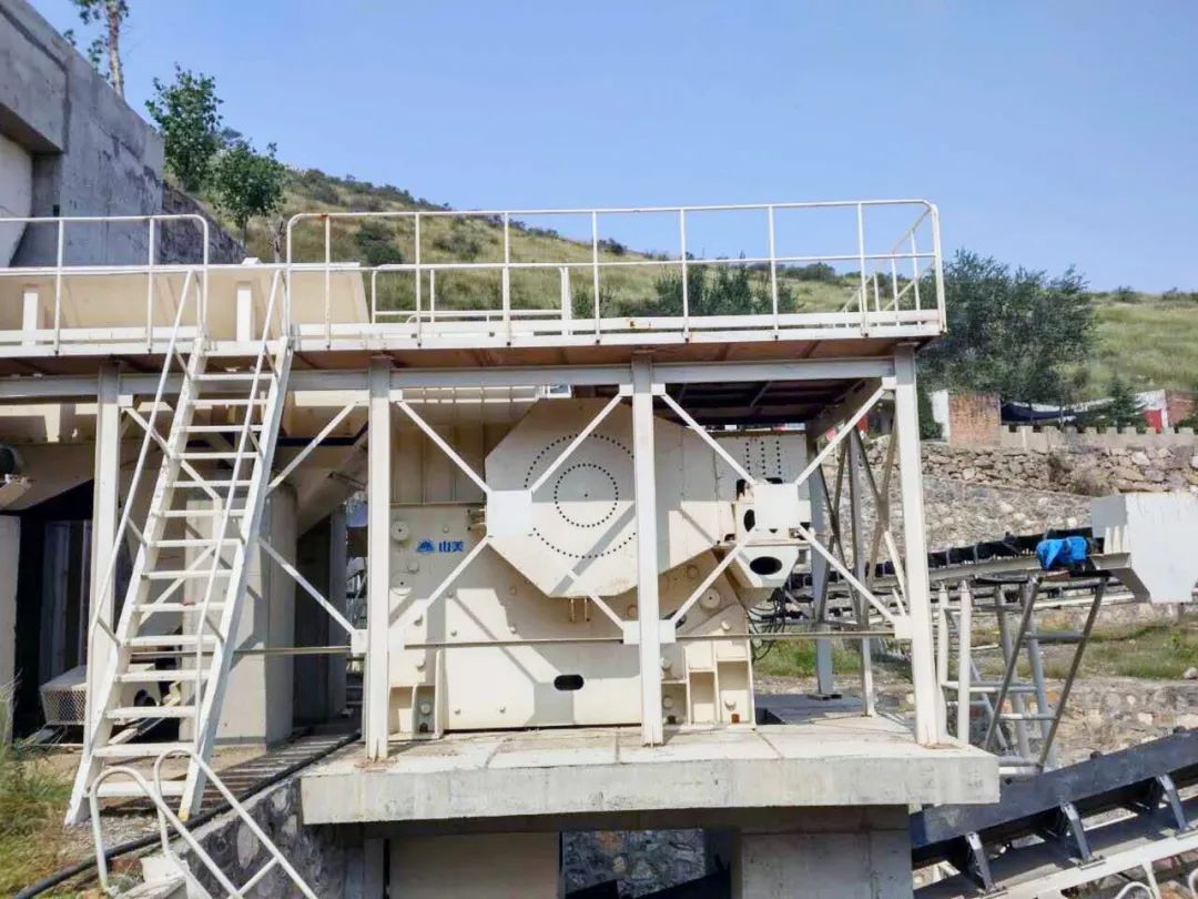 顎式破碎機機架常見故障及解決方法 顎式破碎機機架常見故障及解決方法