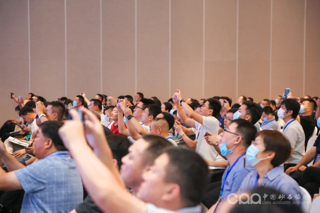 主旨報告 | 胡幼奕以國際化視角,提出固廢綜合利用和生態環境修復新思路 主旨報告 | 胡幼奕以國際化視角,提出固廢綜合利用和生態環境修復新思路