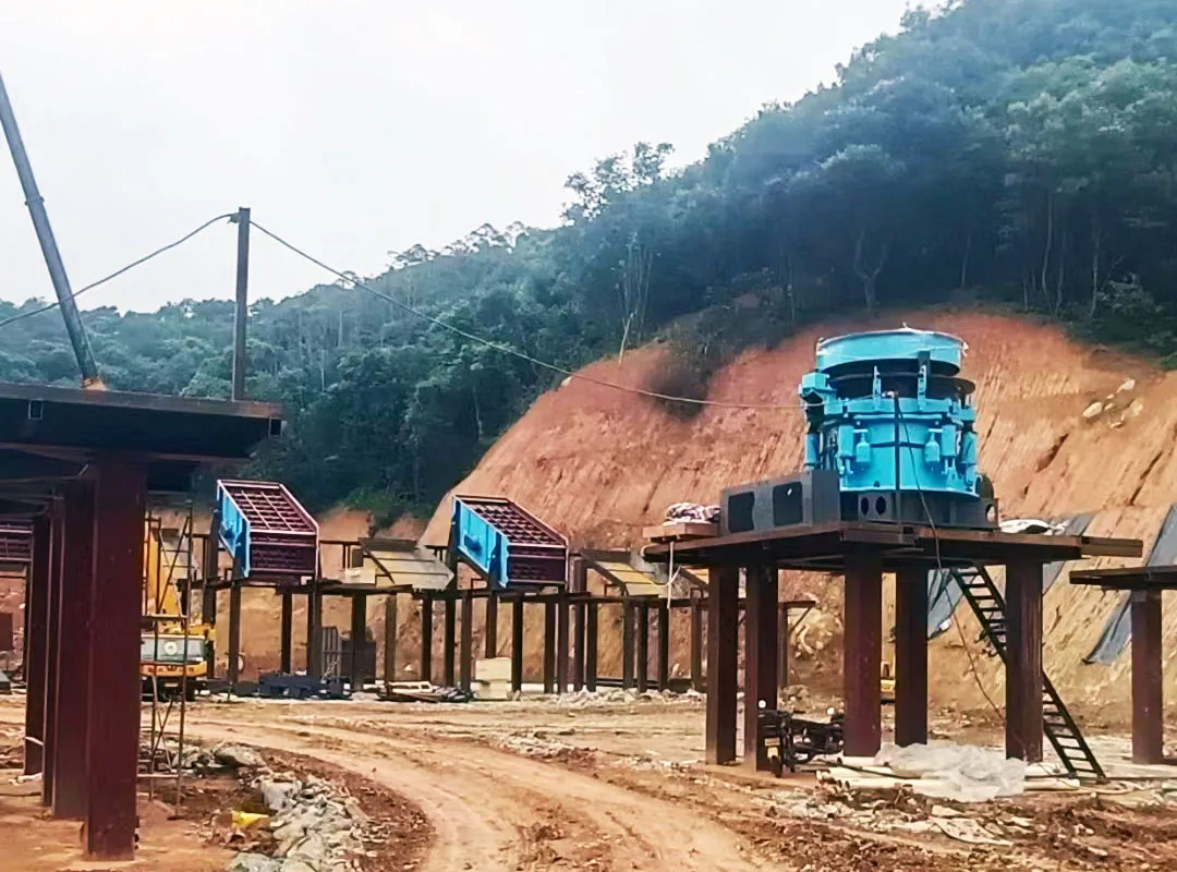 5臺花崗巖SMS5000大型多缸液壓圓錐破碎機服務(wù)于廣西時產(chǎn)1400噸花崗巖骨料項目