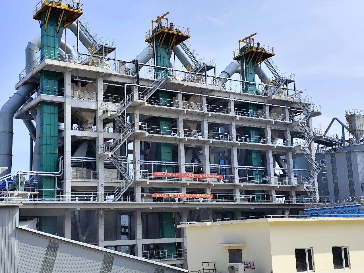 “整形”大師再出手！山美VC788立破助力東方希望三期打造精品骨料